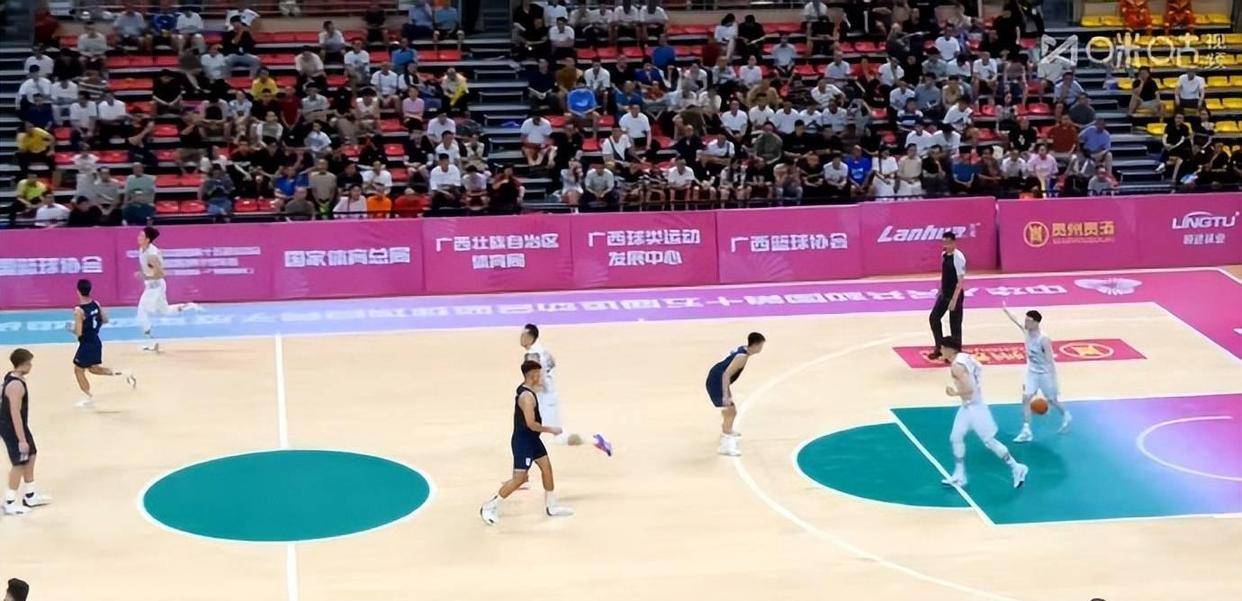 激战正酣!国内球队迎战外赛热身 激战正酣!国内球队迎战外赛热身