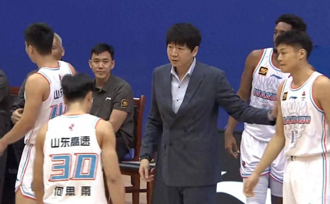 球员因个人原因离队,球队调整人员 球员因个人原因离队,球队调整人员
