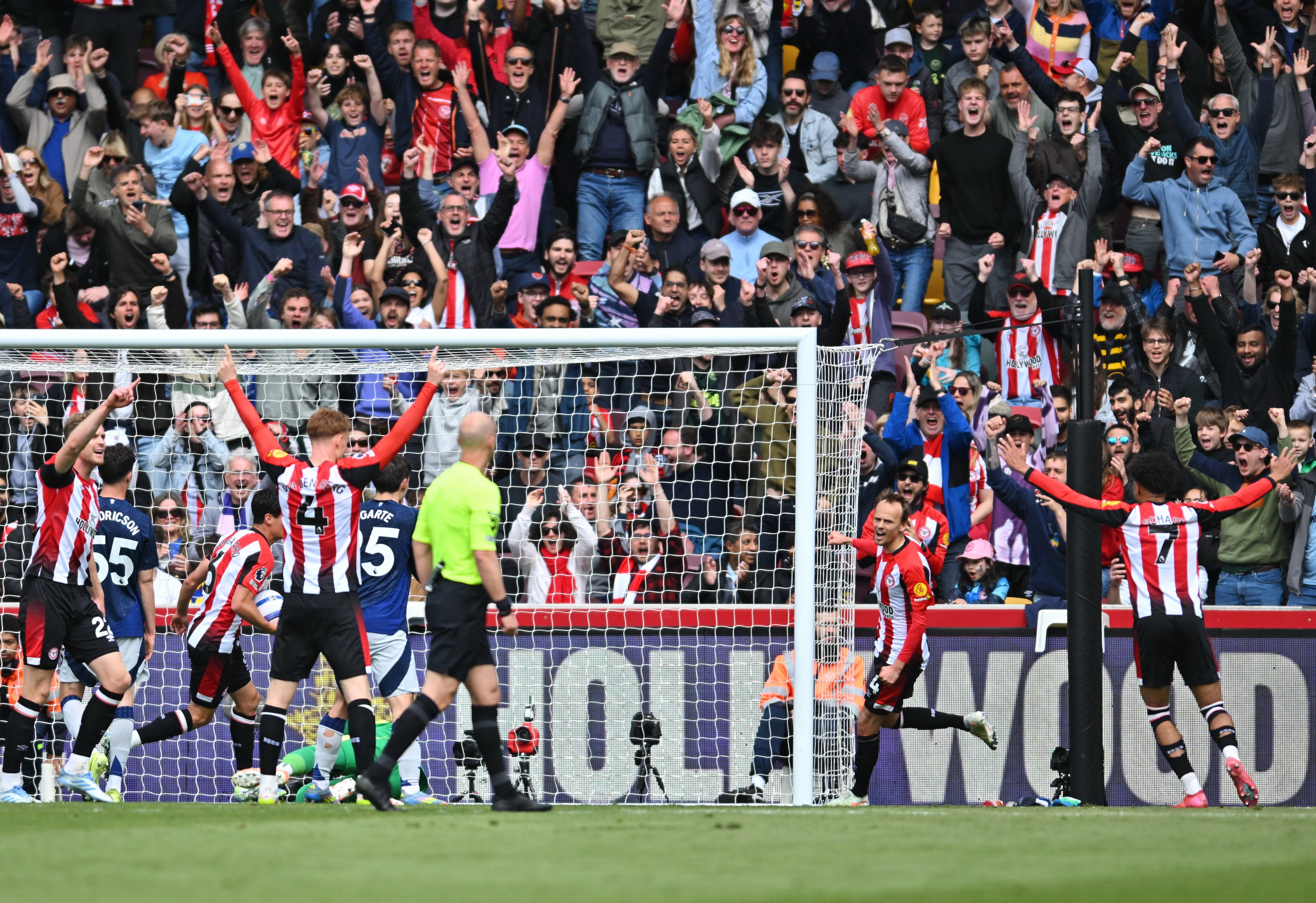 关于曼联客场不敌强敌,排名继续下滑的信息 关于曼联客场不敌强敌,排名继续下滑的信息