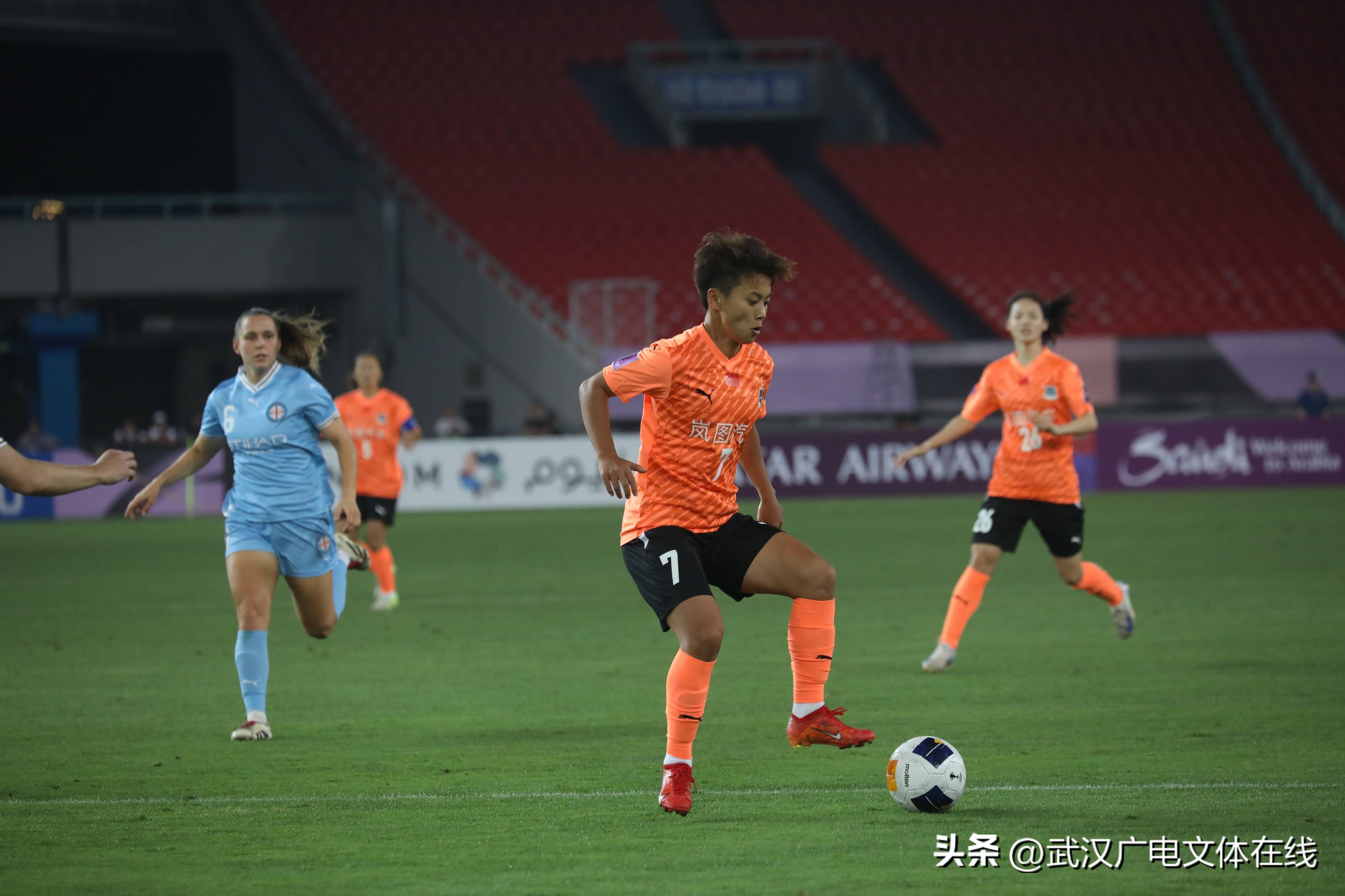 中国女足再次披挂上阵，为比赛做好准备的简单介绍