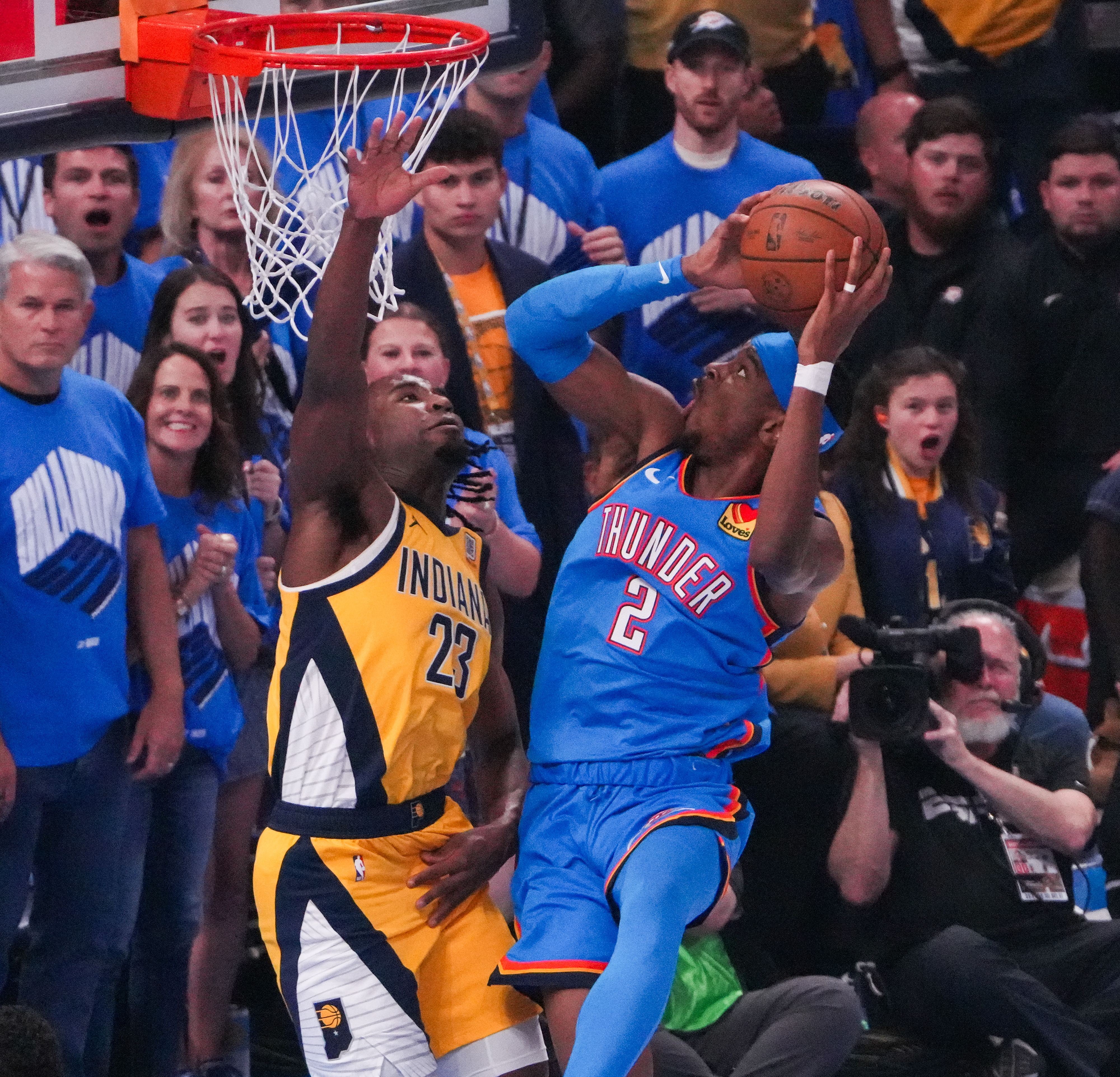 冲击季后赛!独行侠队不敌雷霆队遗憾失利 冲击季后赛!独行侠队不敌雷霆队遗憾失利