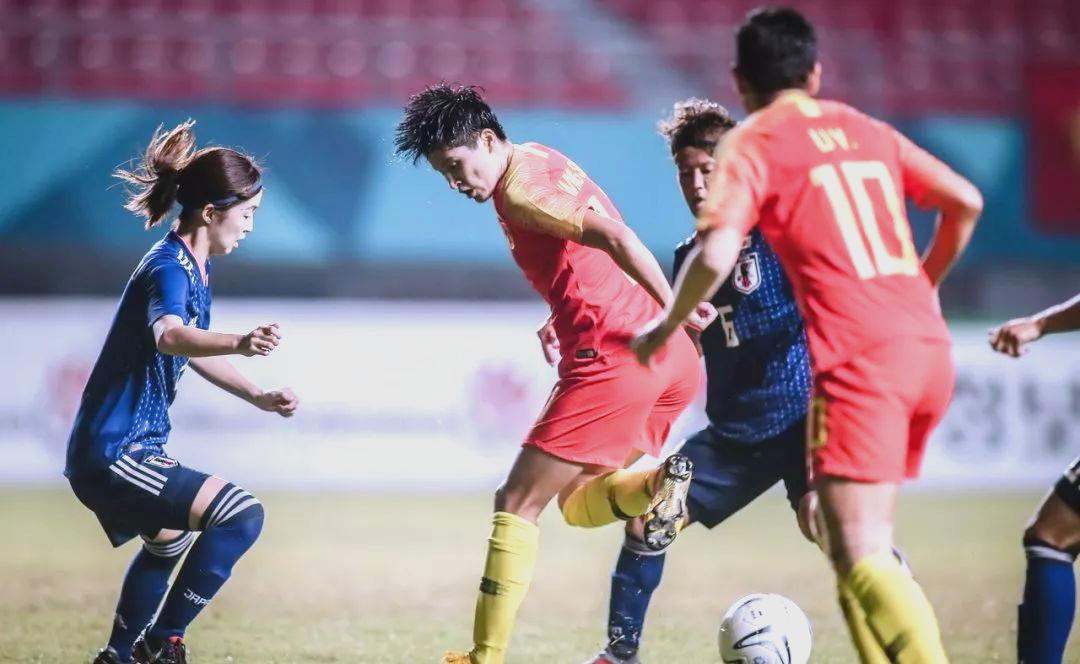 体育界瞩目女足运动员表现令人期待未来