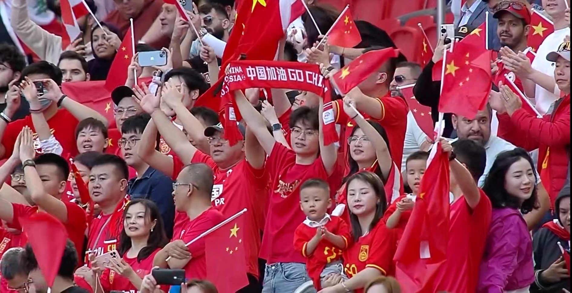 众星齐聚为慈善足球赛献爱心的简单介绍