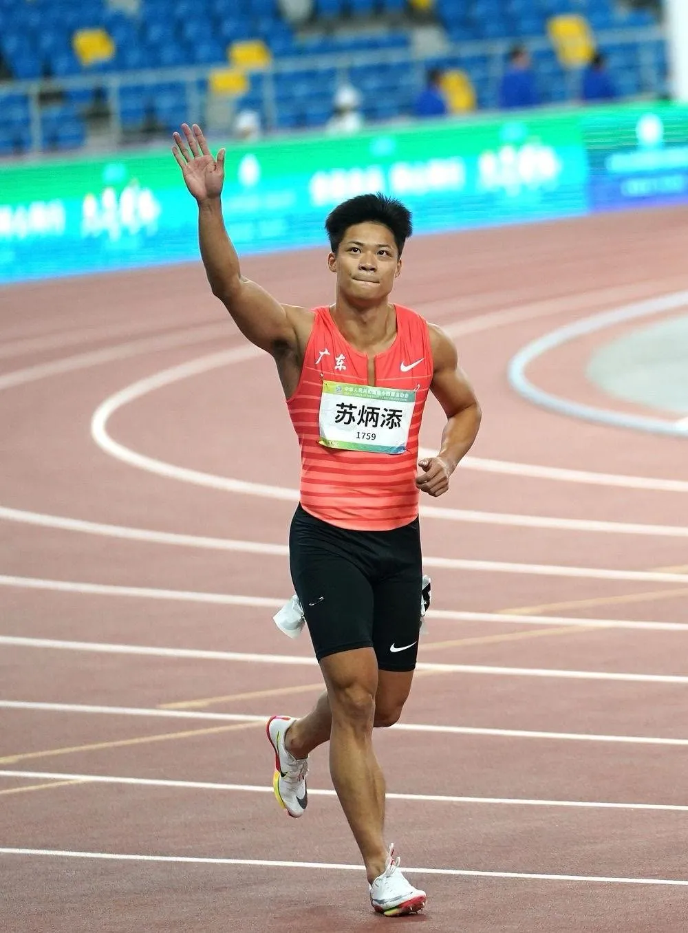 1xbet体育课程-田径选手突破个人极限，斩获金牌